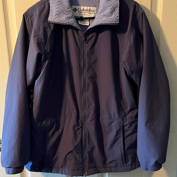 Columbia Lavender Women’s Jacket. Liner is a soft fleece. - Picture 2 of 7